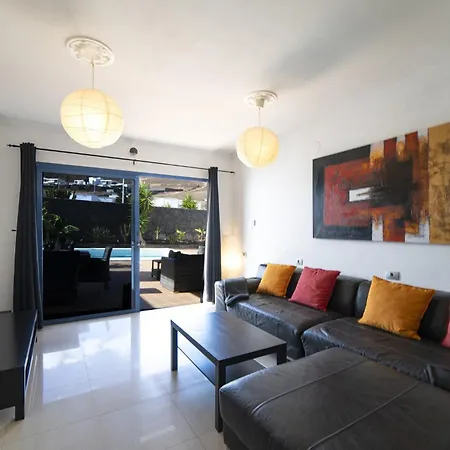 Excellent 4 Bedrooms Mestana Modern Interiors פלאיה בלנקה