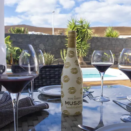 Excellent 4 Bedrooms Mestana Modern Interiors 别墅