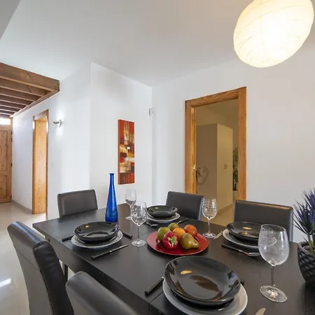 Excellent 4 Bedrooms Mestana Modern Interiors * 플라야블랑카