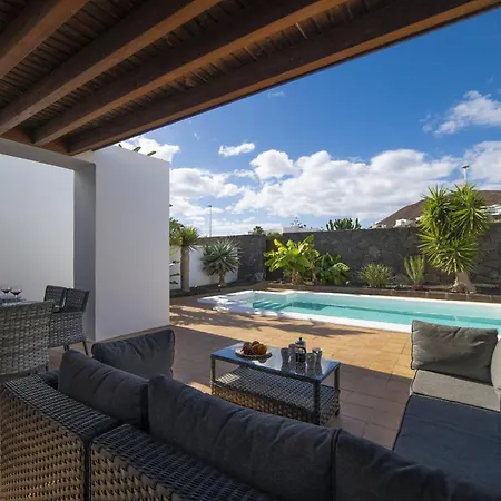 Excellent 4 Bedrooms Mestana Modern Interiors Villa *