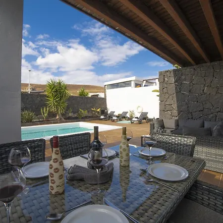 Willa Excellent 4 Bedrooms Mestana Modern Interiors *