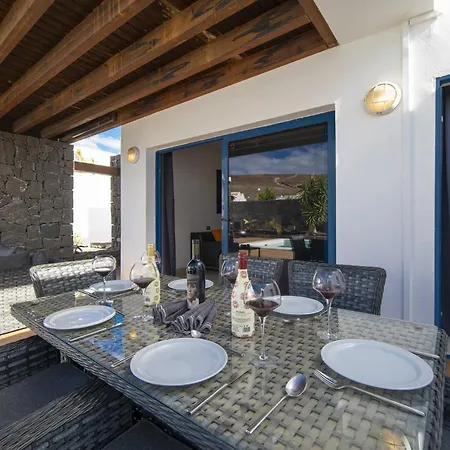 Excellent 4 Bedrooms Mestana Modern Interiors Playa Blanca (Lanzarote)