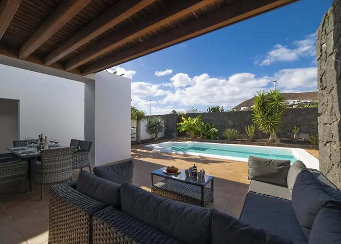 Excellent 4 Bedrooms Mestana Modern Interiors Villa *