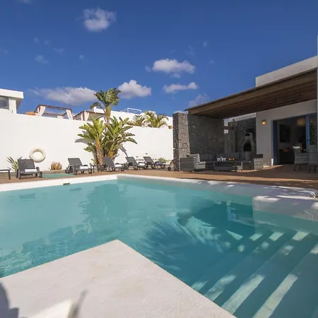 Excellent 4 Bedrooms Mestana Modern Interiors Villa Playa Blanca (Lanzarote)